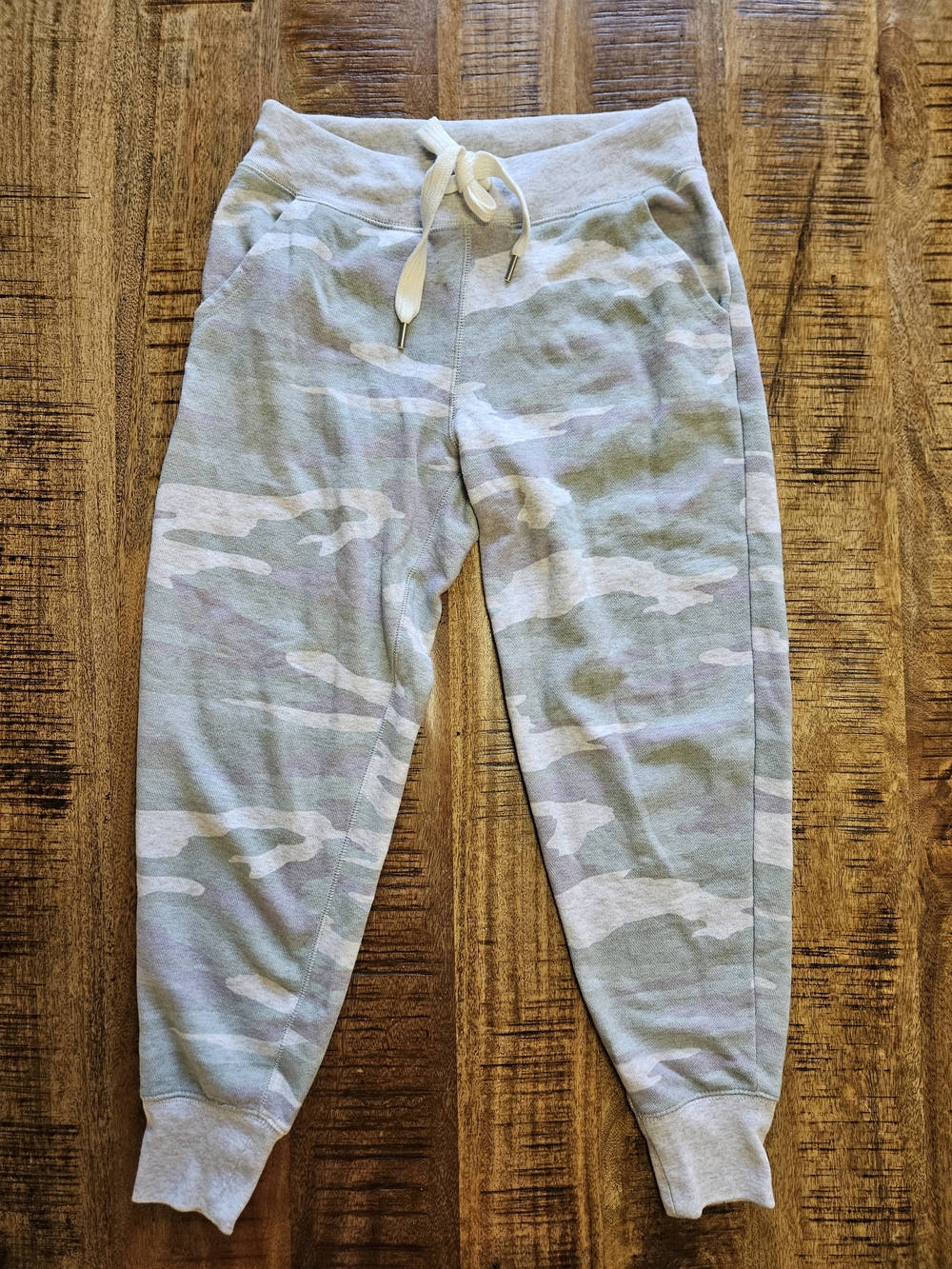 Aerie Women's Light Gray/Green Camo Jogger Pants